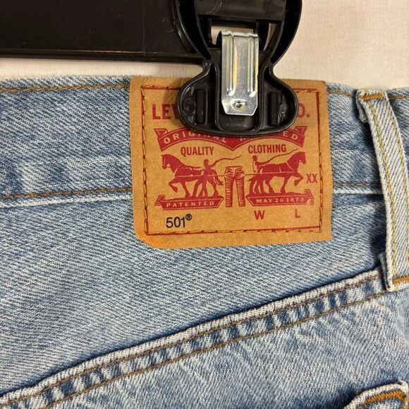 Ladies Levi’s 501 Button Fly Distressed Cut Off Shorts 32” Waist High Rise - Picture 6 of 12